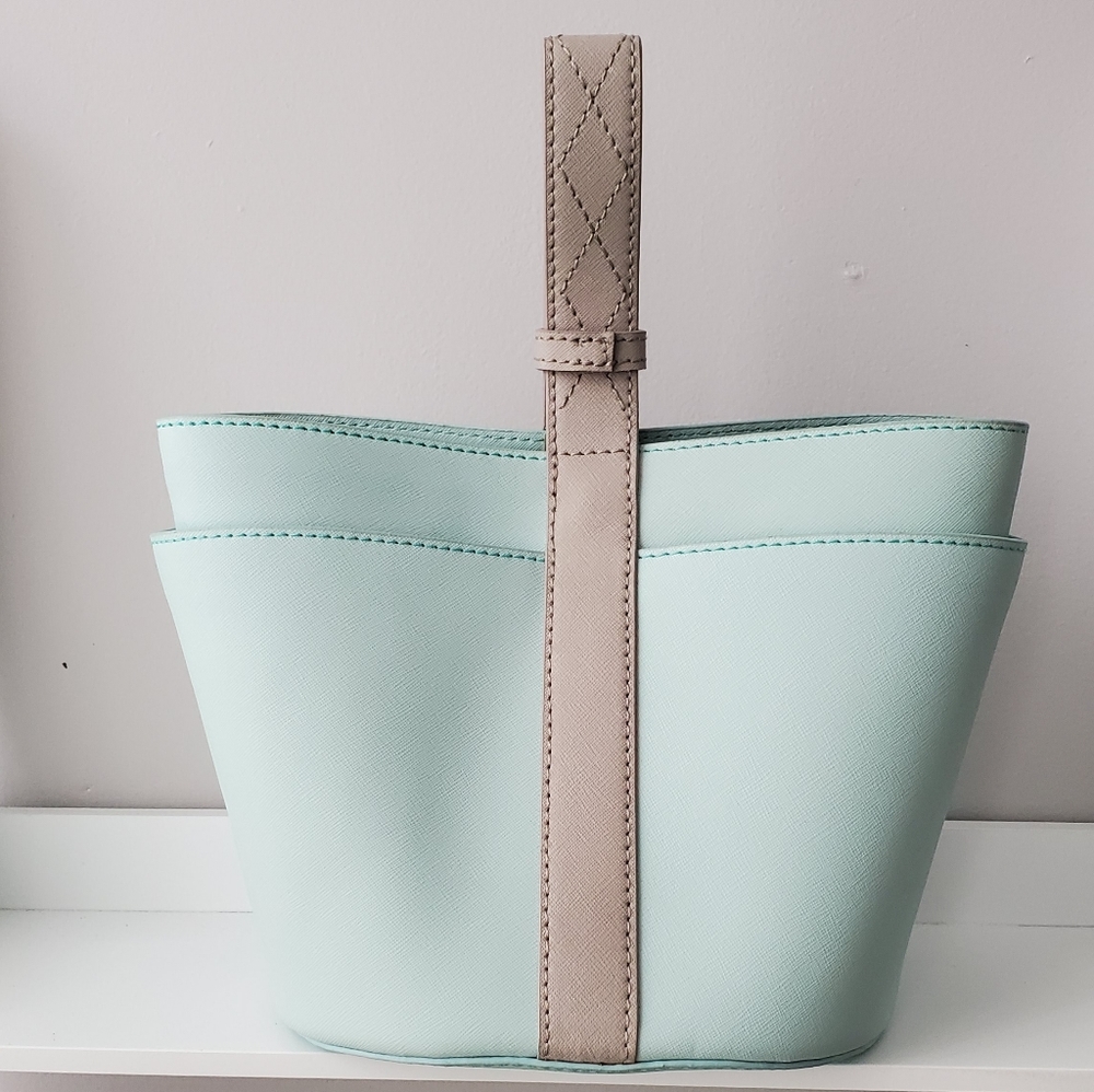 Handheld Bag - Picture 4 of 5